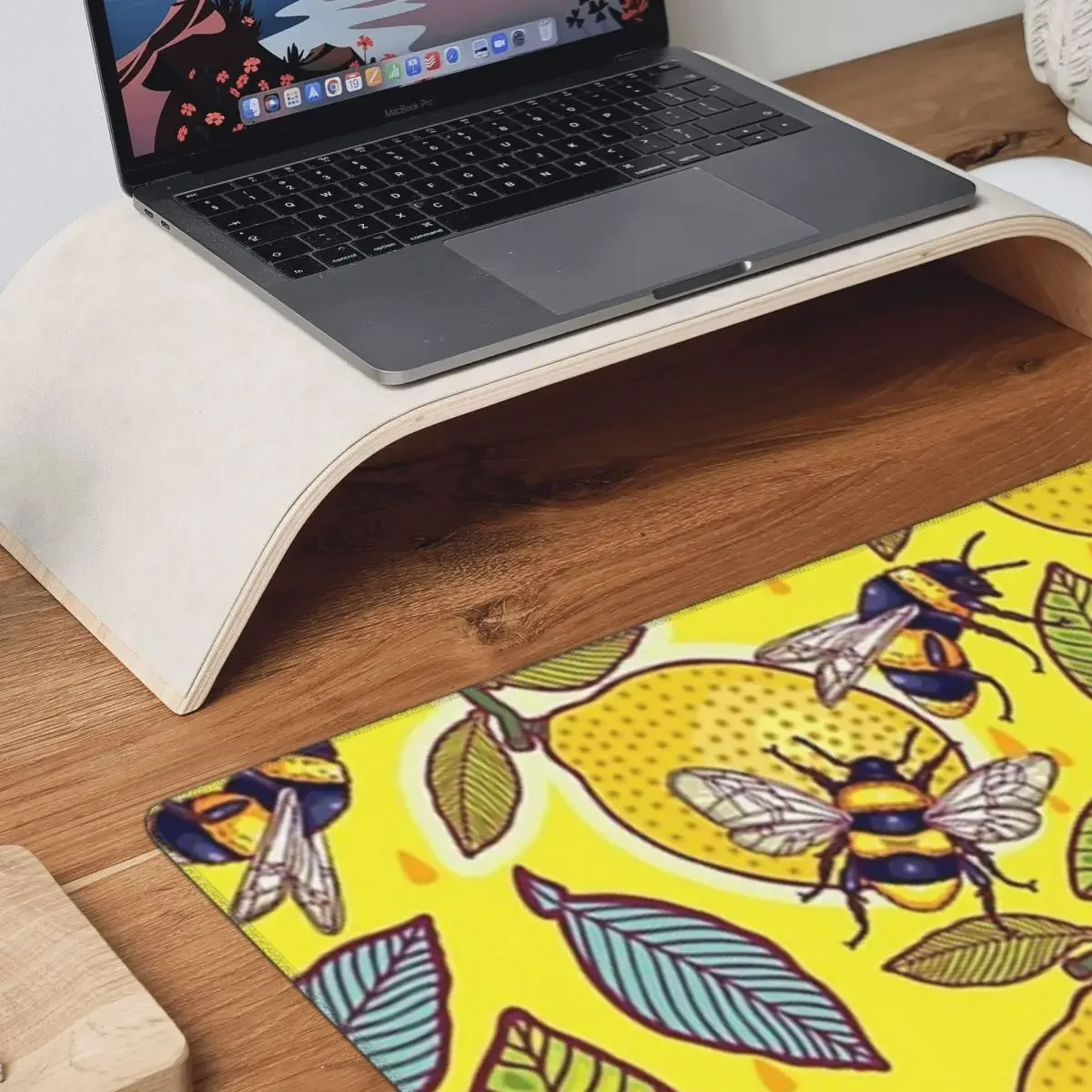 Yellow Lemon And Bee Garden La - Yellow Laptop Accessories ulasan dan harga